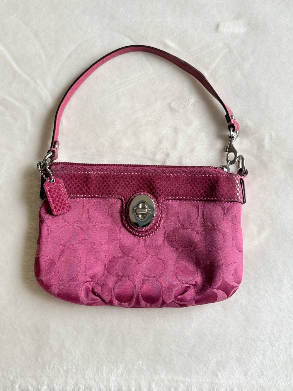 Vintage Y2K Coach Pink Signature Jacquard Wristlet | Fuchsia Turnlock Mini Bag